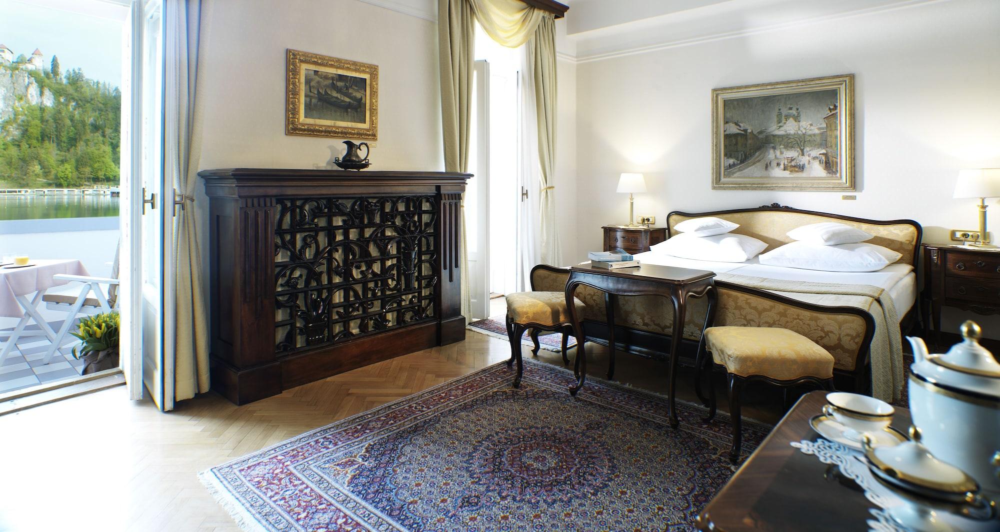 Grand Hotel Toplice - Small Luxury Hotels Of The World Блед Екстериор снимка A room at the hotel
