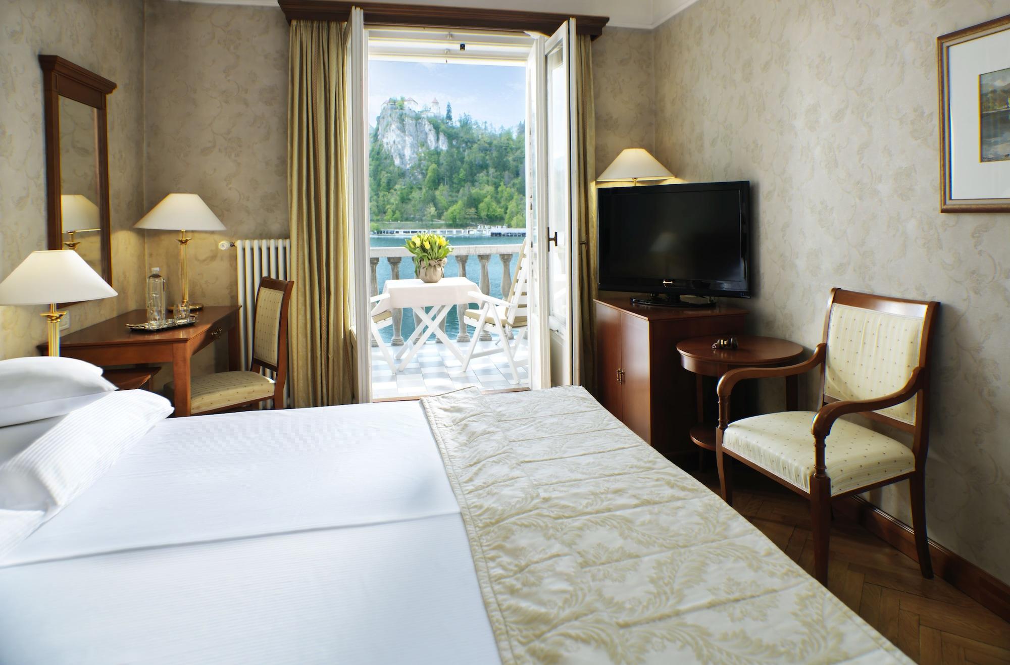 Grand Hotel Toplice - Small Luxury Hotels Of The World Блед Екстериор снимка A room at the hotel