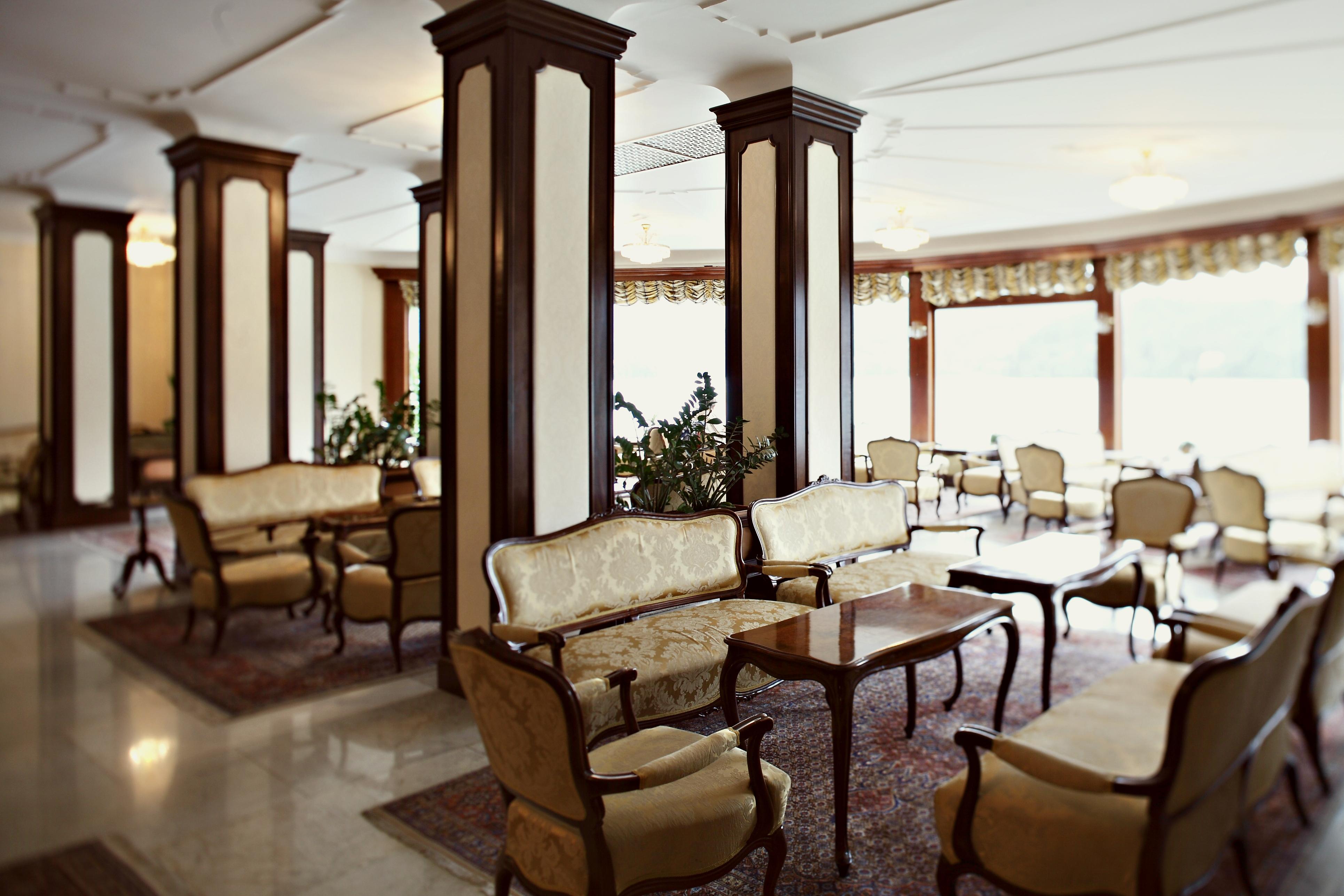 Grand Hotel Toplice - Small Luxury Hotels Of The World Блед Екстериор снимка The lobby of the hotel
