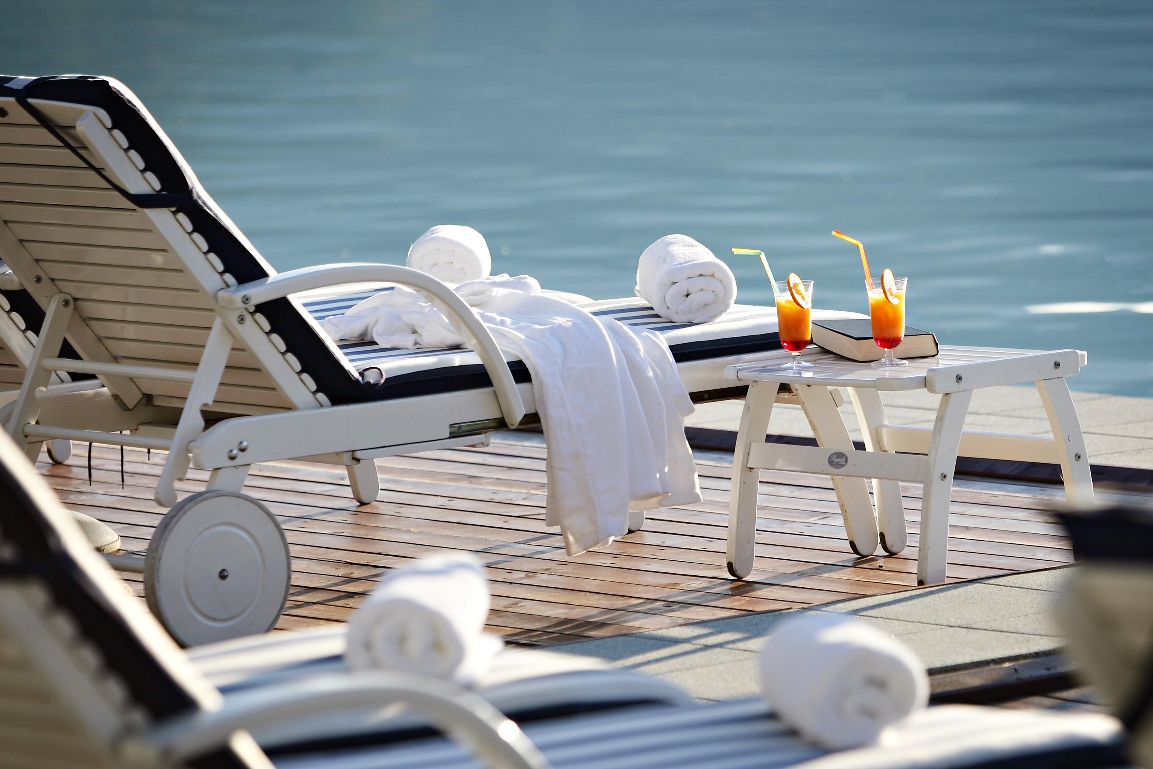 Grand Hotel Toplice - Small Luxury Hotels Of The World Блед Съоръжения снимка A poolside lounge chair