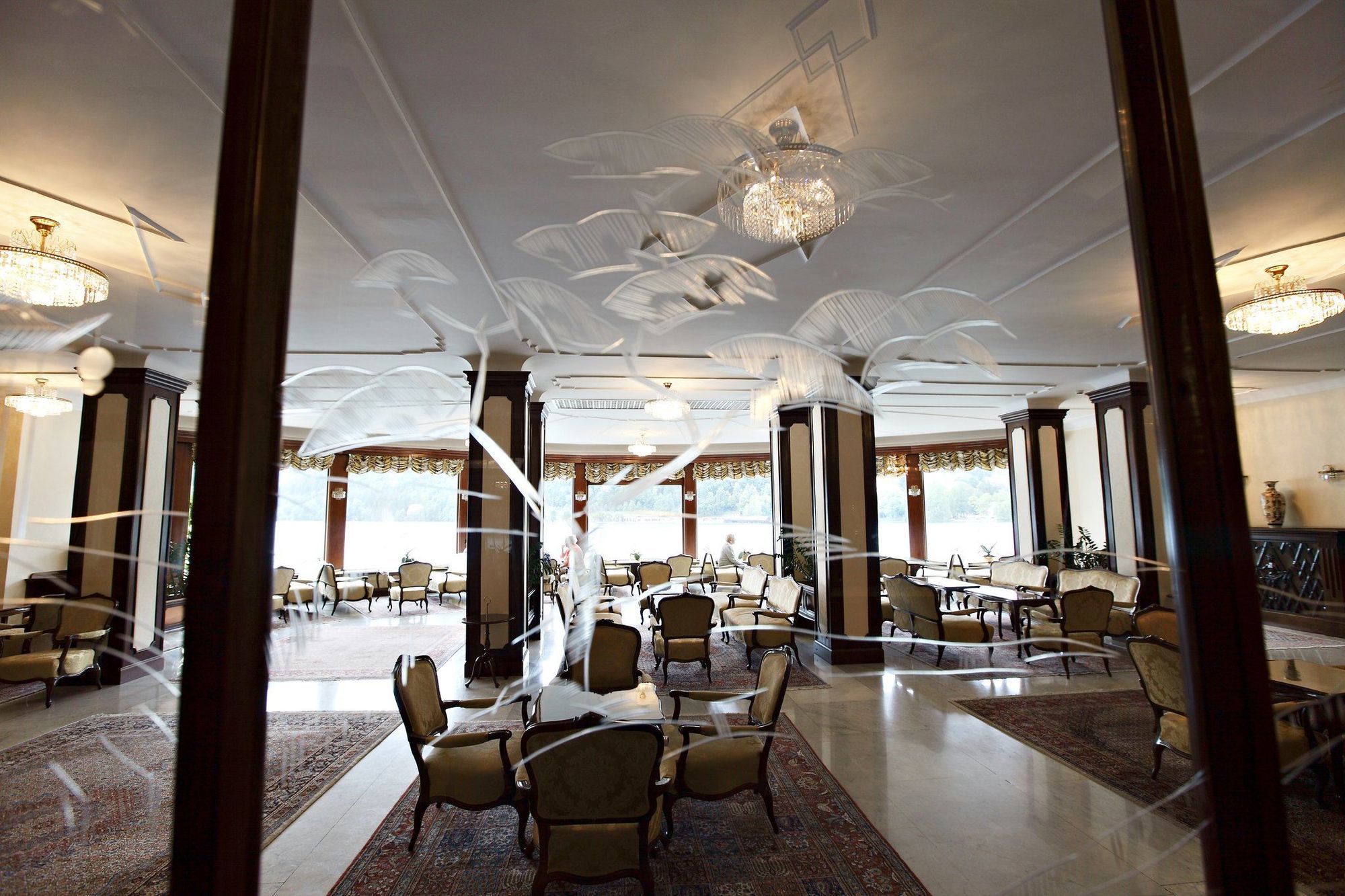 Grand Hotel Toplice - Small Luxury Hotels Of The World Блед Ресторант снимка The lobby
